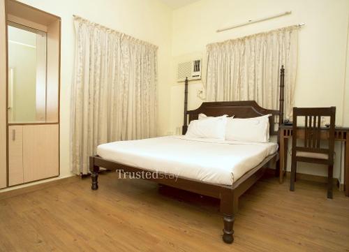 Service apartments in Thiruvanmiyur, Chennai - Master Bedroom